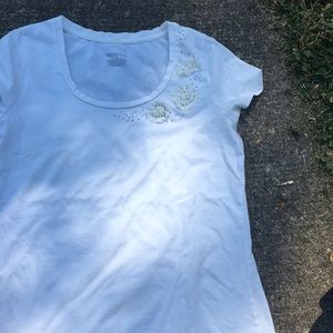 T-shirt with detail on neckline